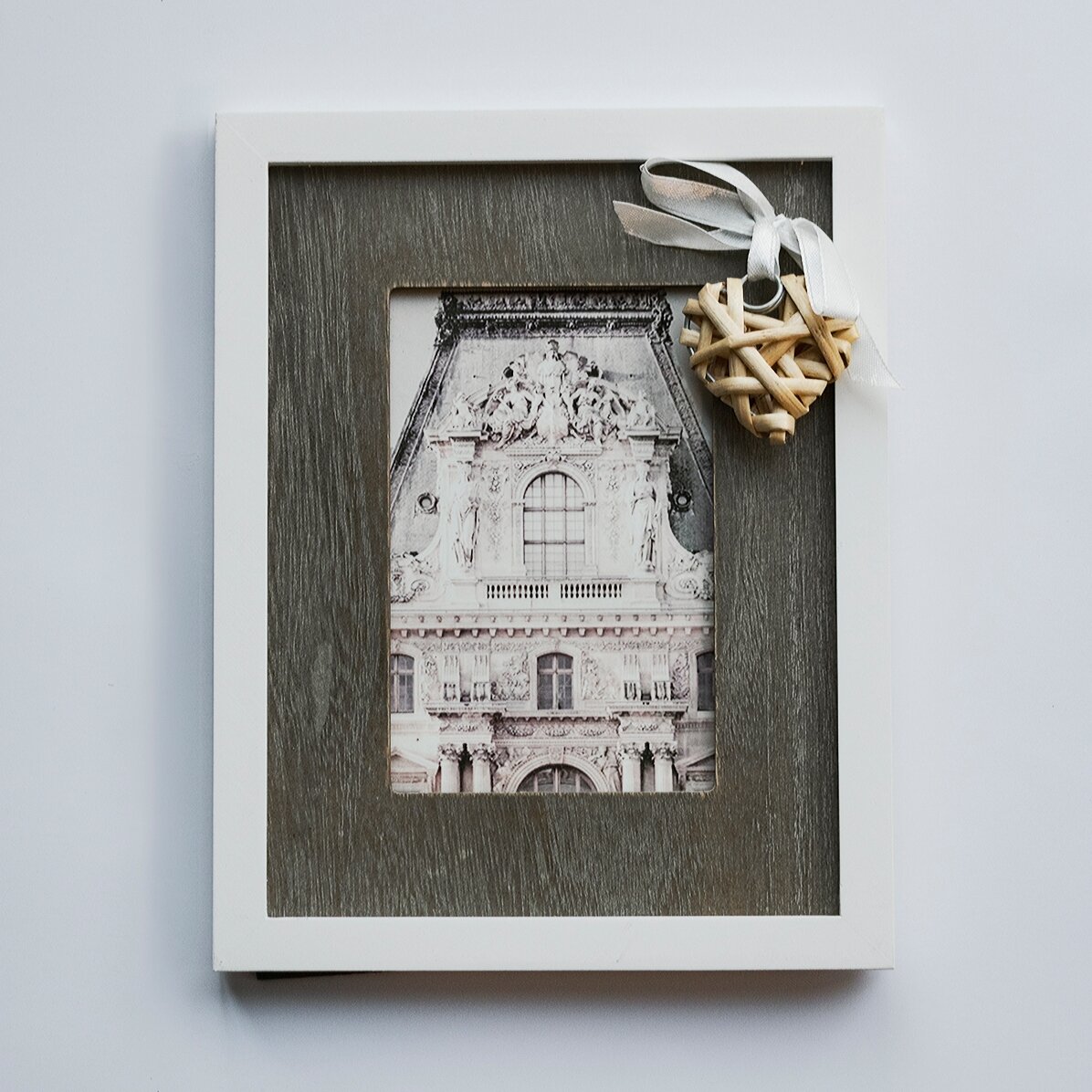 Fotolijst met strik en hartje, van hout, 18,5 x 23,5 cm