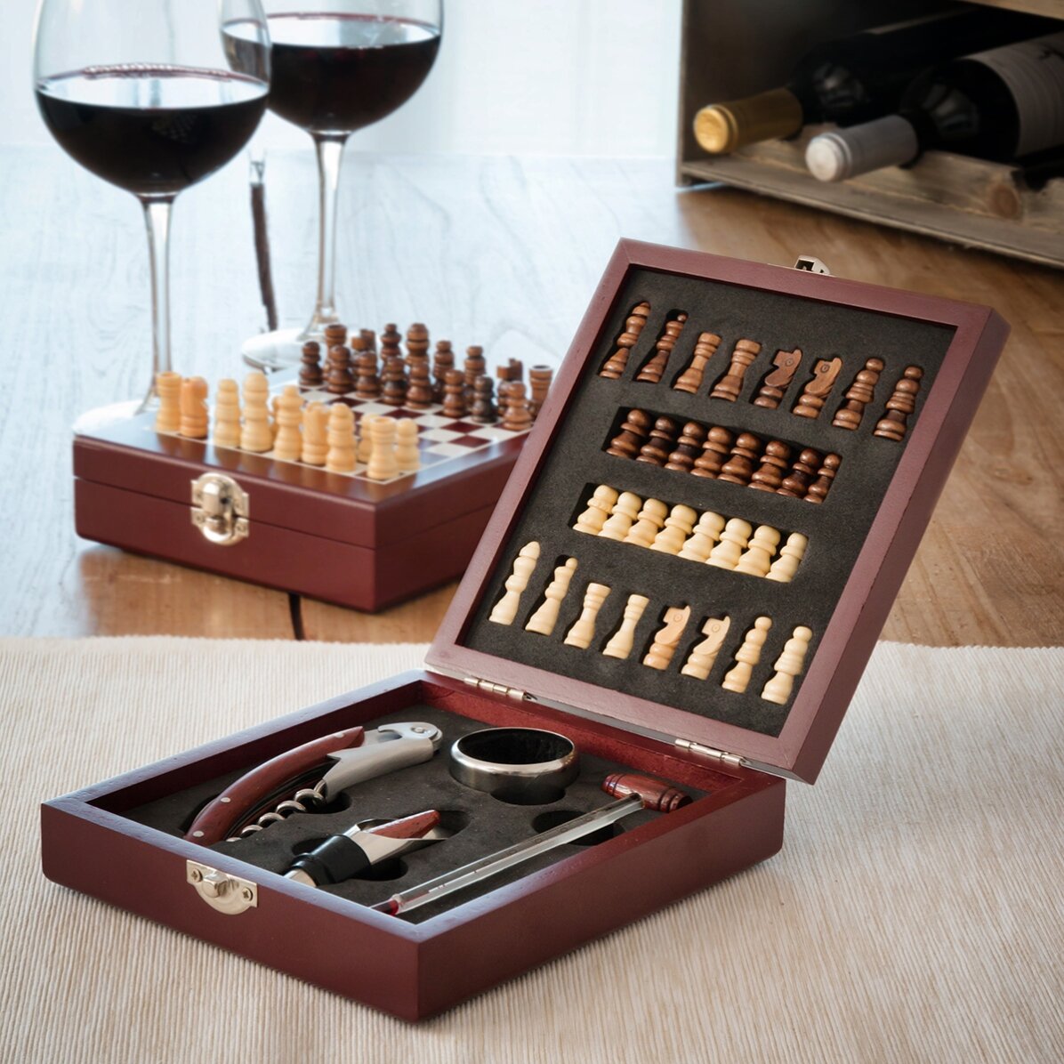 Schaakset met wijnaccessoires
