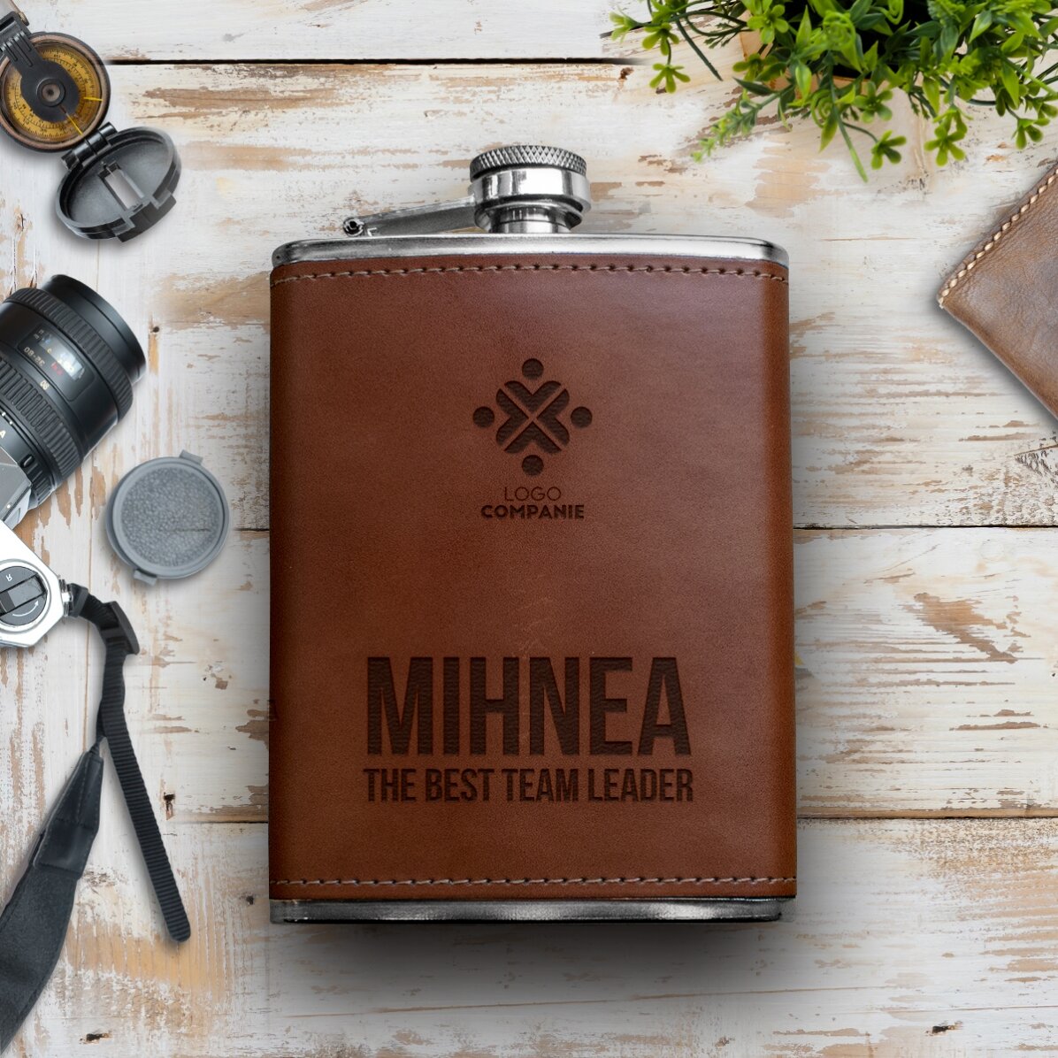 Pocket flask covered in leather, personalised with logo and name