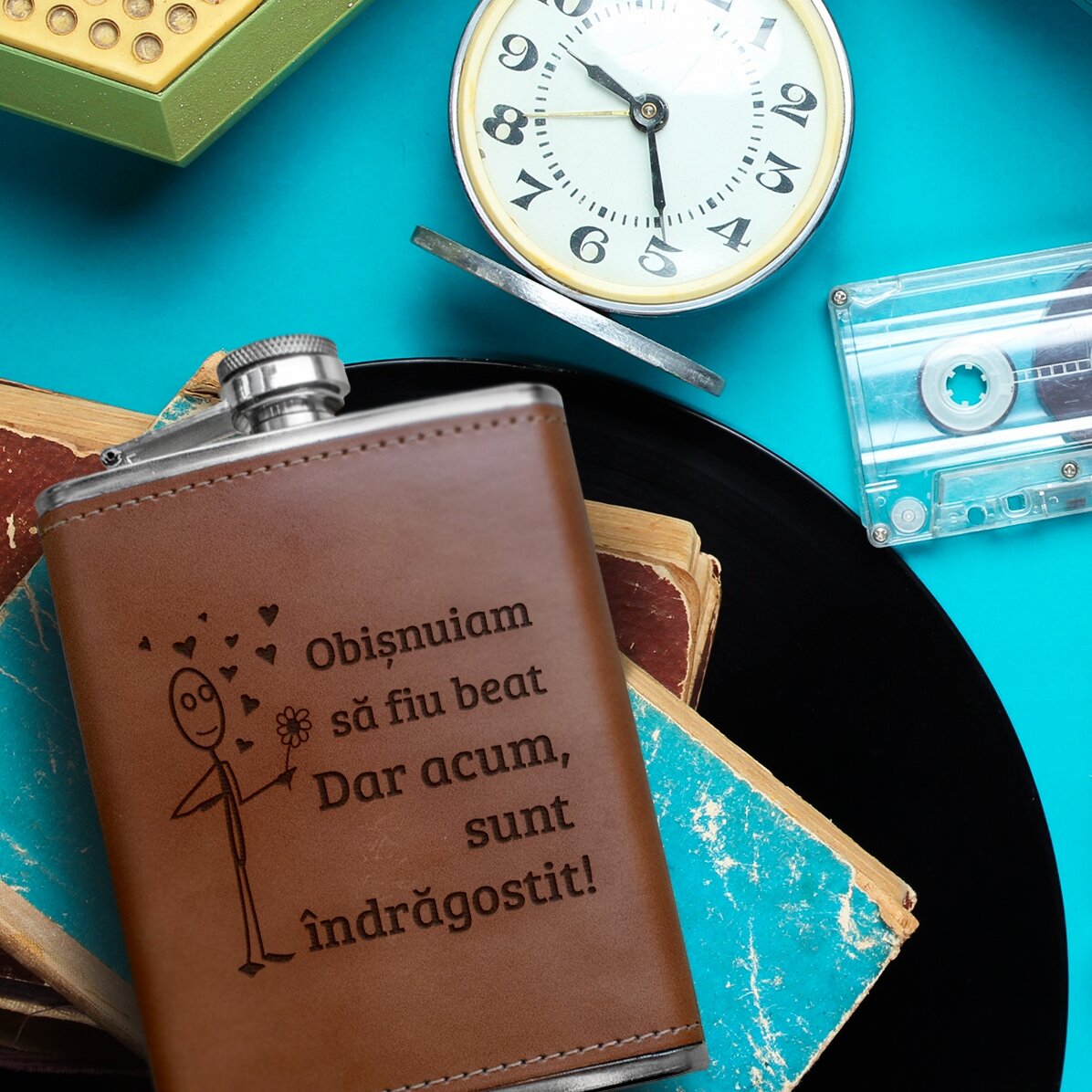 Leather-covered pocket flask personalised with message - In love
