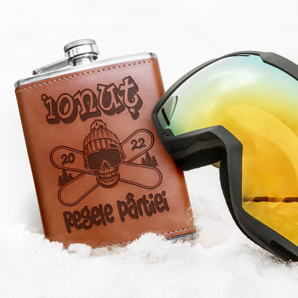 Zakfles met leren hoes, gepersonaliseerd met naam - Skull Snowboard