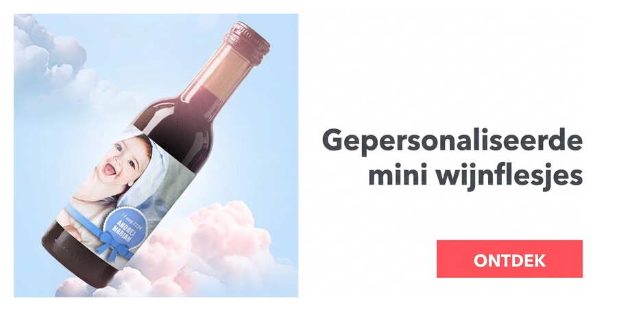 Gepersonaliseerde miniwijntjes voor een doopfeest