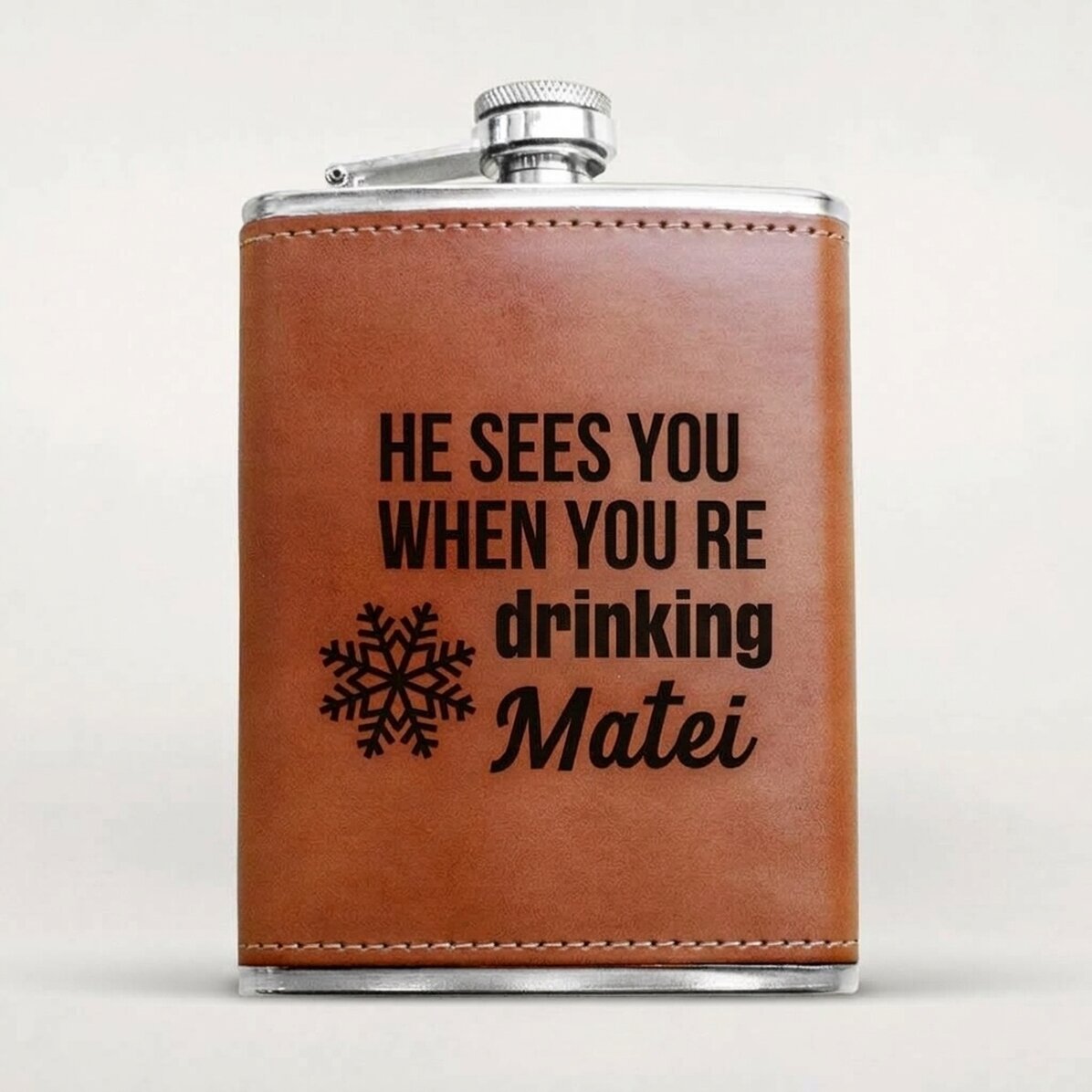 Gepersonaliseerde, met leer beklede zakfles - Hij ziet je als je aan het drinken bent