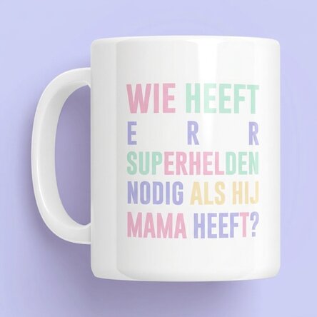 Gepersonaliseerde mok met tekst - Mama, superheldin in pastelkleuren