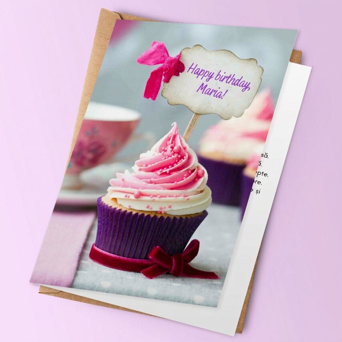 Gepersonaliseerde wenskaart met paarse cupcake