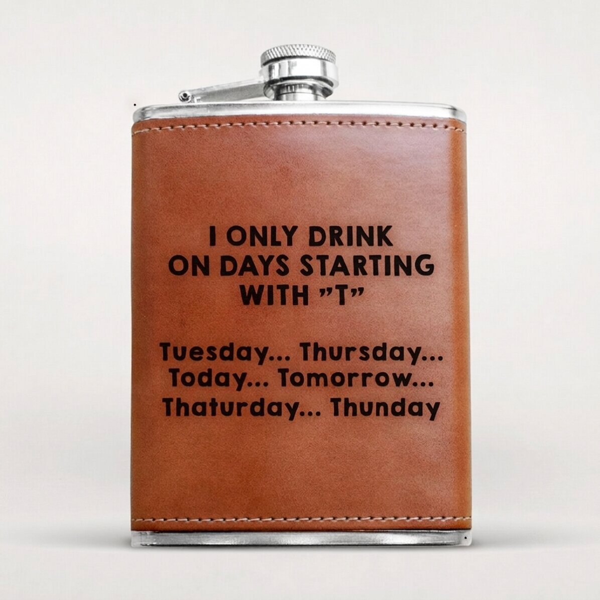 Gepersonaliseerde, met leer beklede zakfles - I only drink...