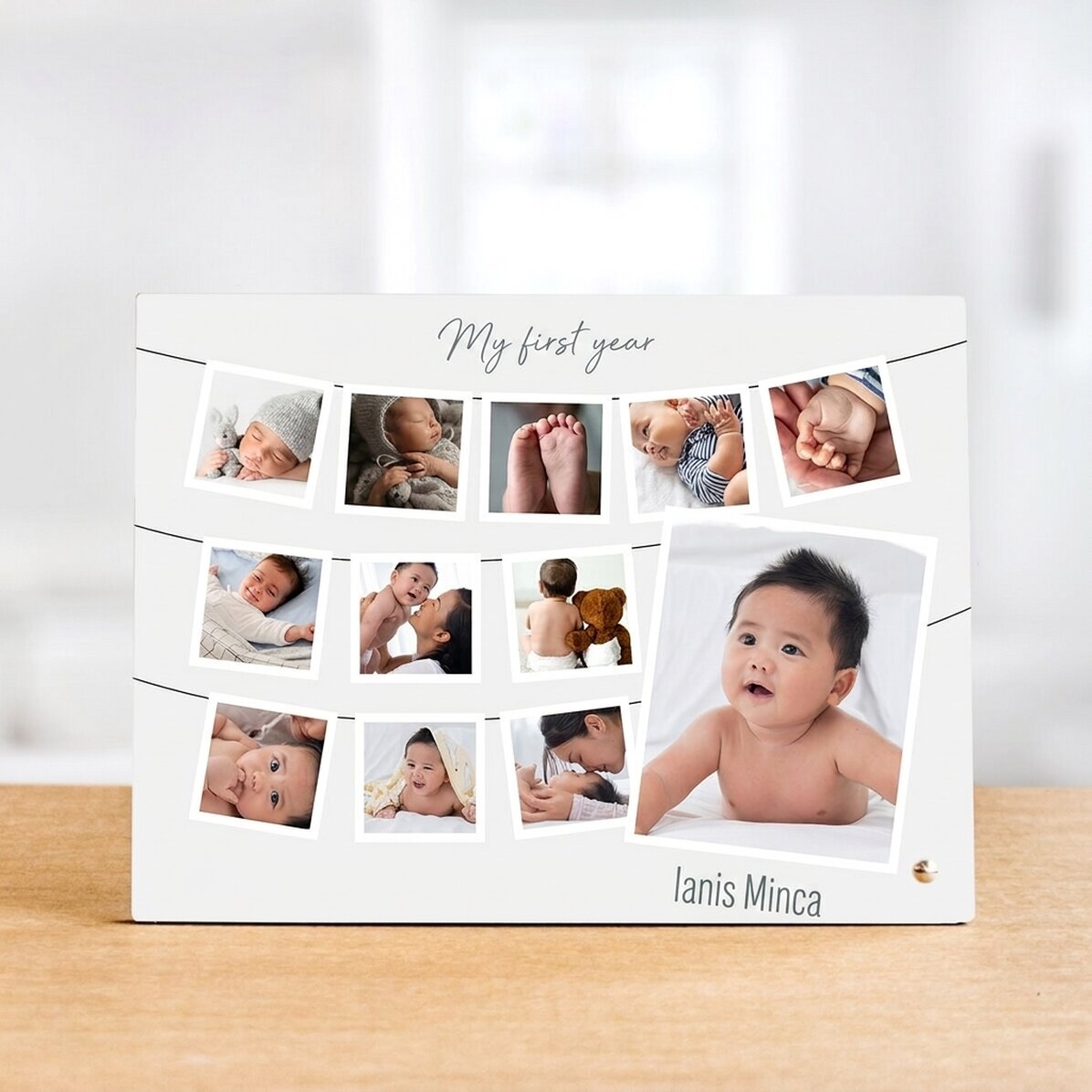 Gepersonaliseerde fotolijst voor op het bureau met 12 foto’s en tekst – Mijn eerste jaar