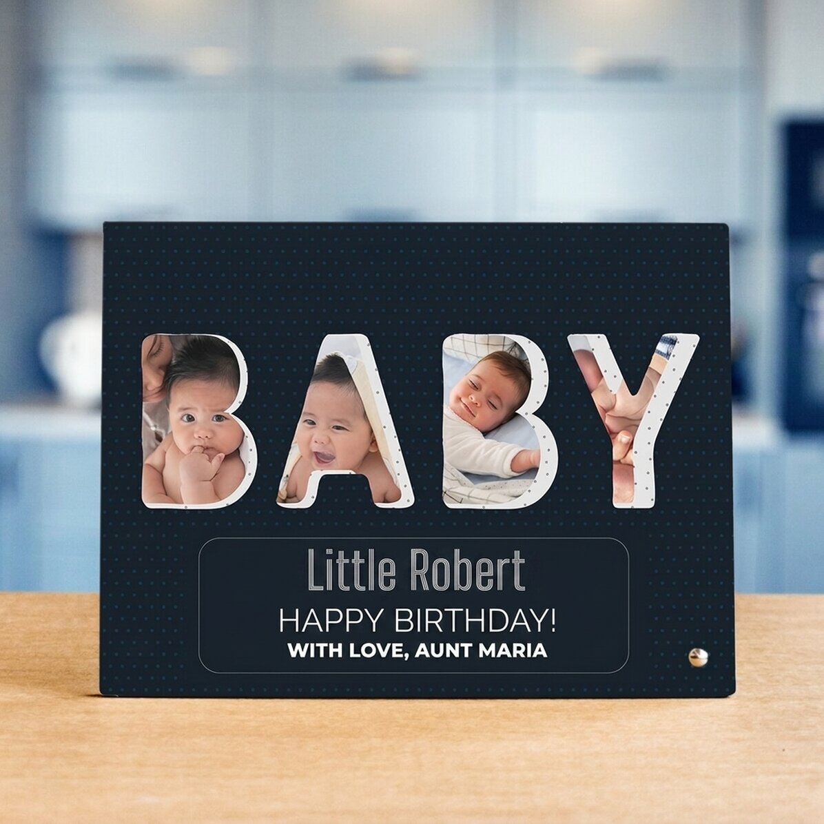 Gepersonaliseerde fotolijst voor op het bureau met 4 foto’s en tekst - Baby