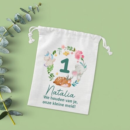 Kleine, gepersonaliseerde cadeauzakje met de tekst: 'Happy birthday, little one!'