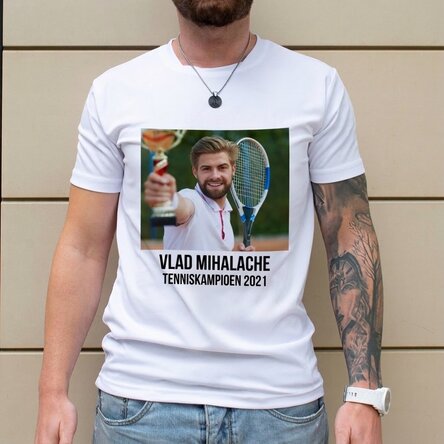 Gepersonaliseerd sportshirt met een foto en tekst