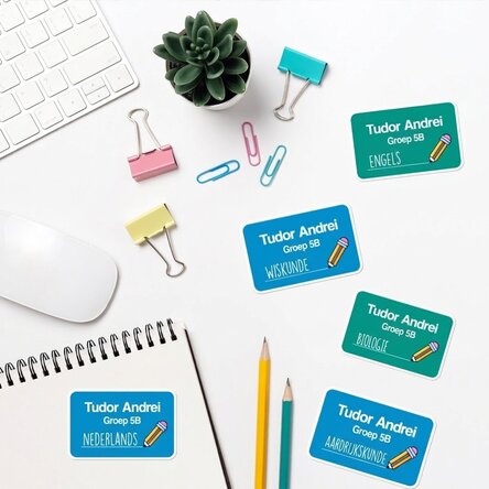 Set van 8 gepersonaliseerde stickers (zelfklevende etiketten) voor school met tekst - gekleurde acht