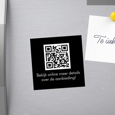 Gepersonaliseerde magneet van 10x10 met tekst en QR-code