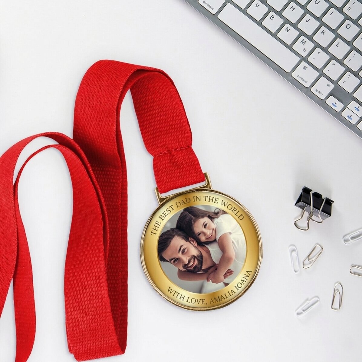 Gepersonaliseerde medaille met een foto en tekst