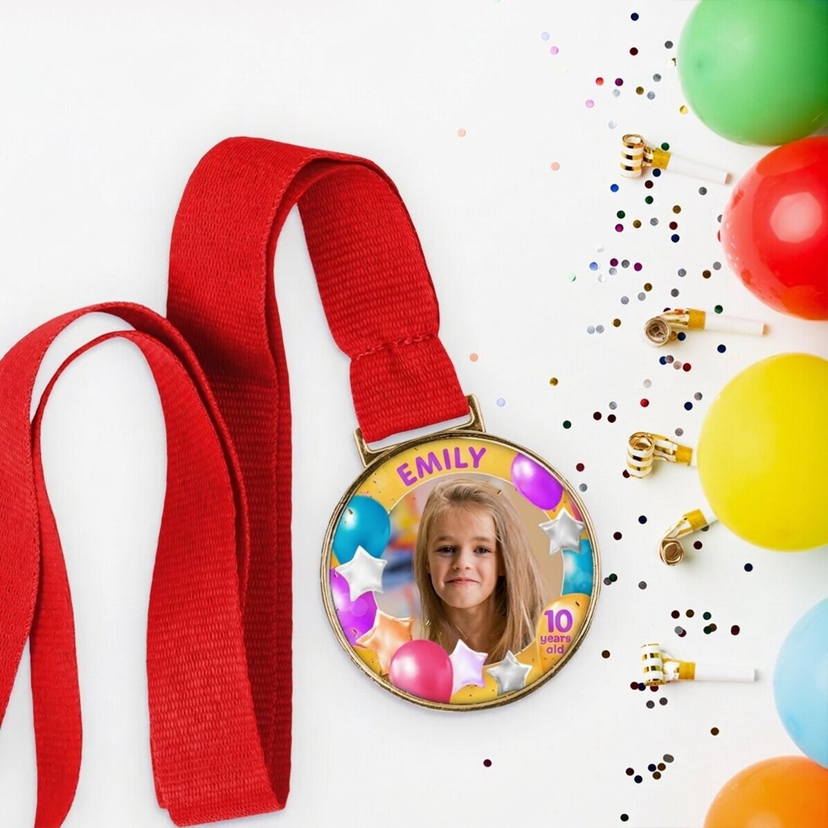 Gepersonaliseerde medaille met een foto en tekst - Happy Birthday