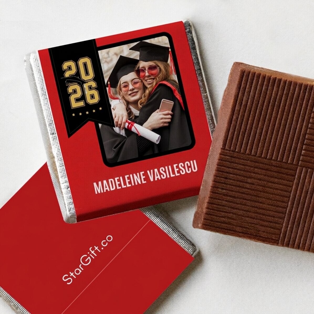 Gepersonaliseerde mini-chocolade met naam en jaartal voor afgestudeerden