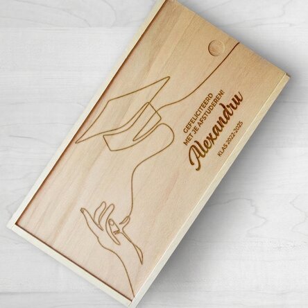 Gepersonaliseerde houten geschenkdoos - Gefeliciteerd met je afstuderen!
