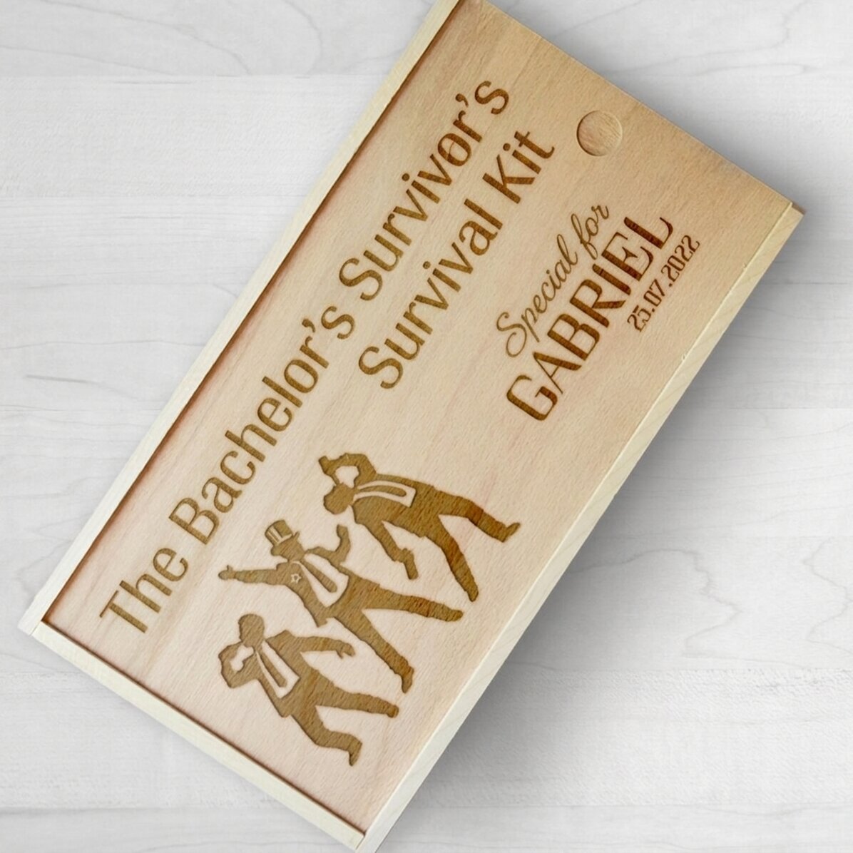 Gepersonaliseerde houten geschenkdoos met boodschap - Overlevingspakket voor het vrijgezellenfeest