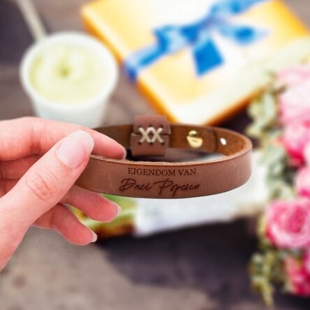 Gepersonaliseerde leren armband met boodschap - Eigendom van mevrouw