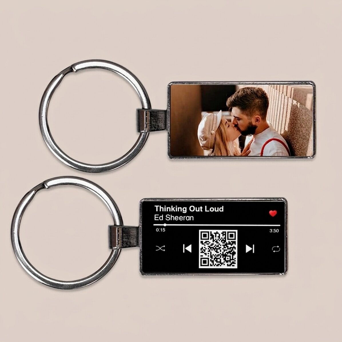 Gepersonaliseerde sleutelhanger met een foto en een QR-code - Ons liedje