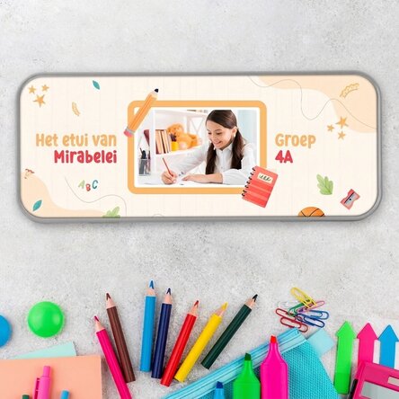 Gepersonaliseerd etui met een foto en de naam van je kind