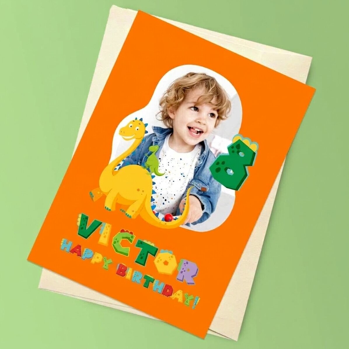 Gepersonaliseerde magnetische wenskaart met een foto, een cijfer en tekst - Dinosaurus