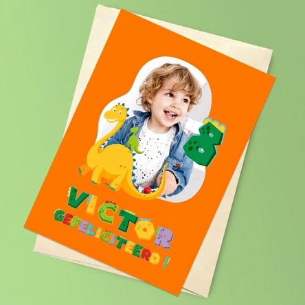 Gepersonaliseerde magnetische wenskaart met een foto, een cijfer en tekst - Dinosaurus