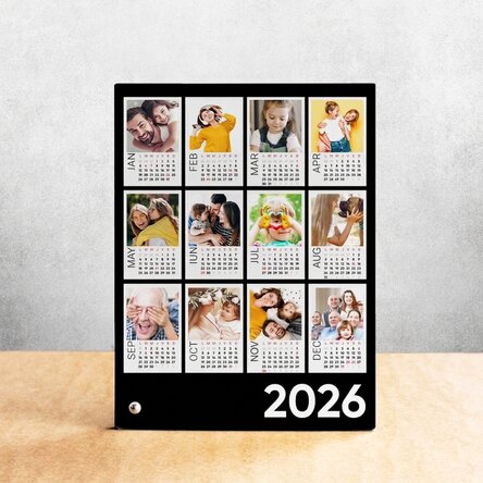 Gepersonaliseerde fotolijst voor op het bureau met 12 foto’s en een kalender