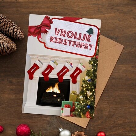 Gepersonaliseerde magnetische wenskaart met kersttekst - Sokken op de open haard