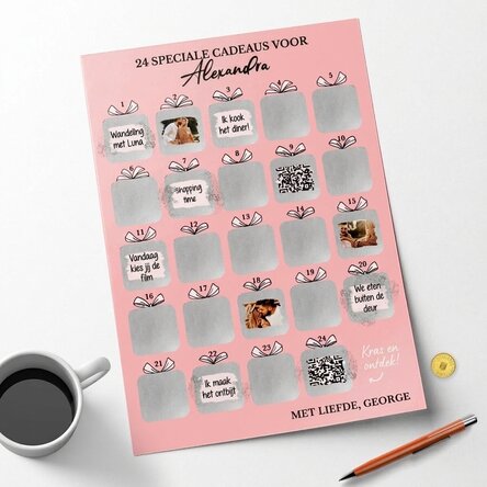 Gepersonaliseerde, afkrabbare adventsposter met foto’s, boodschap en QR-code