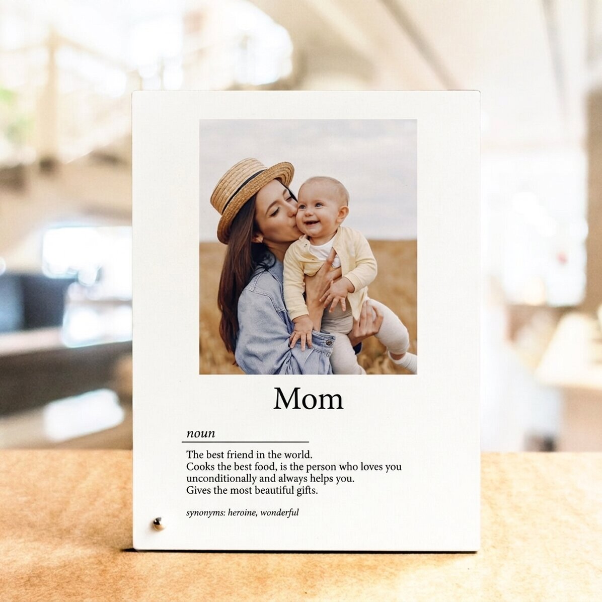 Gepersonaliseerde fotolijst voor op het bureau met een foto en tekst - Definitie
