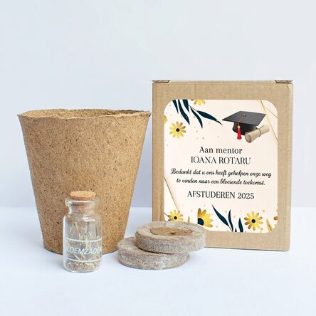 Bloemenplantpakket in een gepersonaliseerd doosje met een boodschap voor leraren - Afstuderen