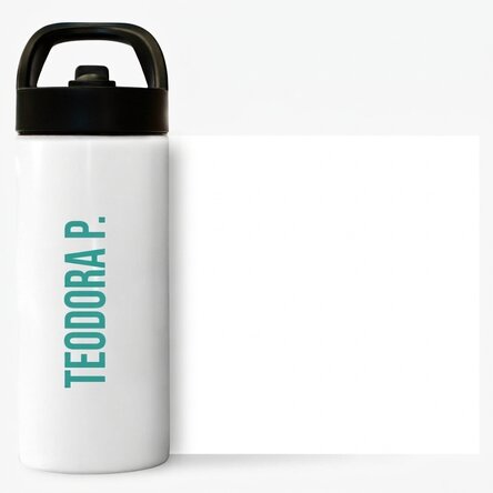 Thermosfles met handvat en rietje, gepersonaliseerd met naam in verticale opstelling