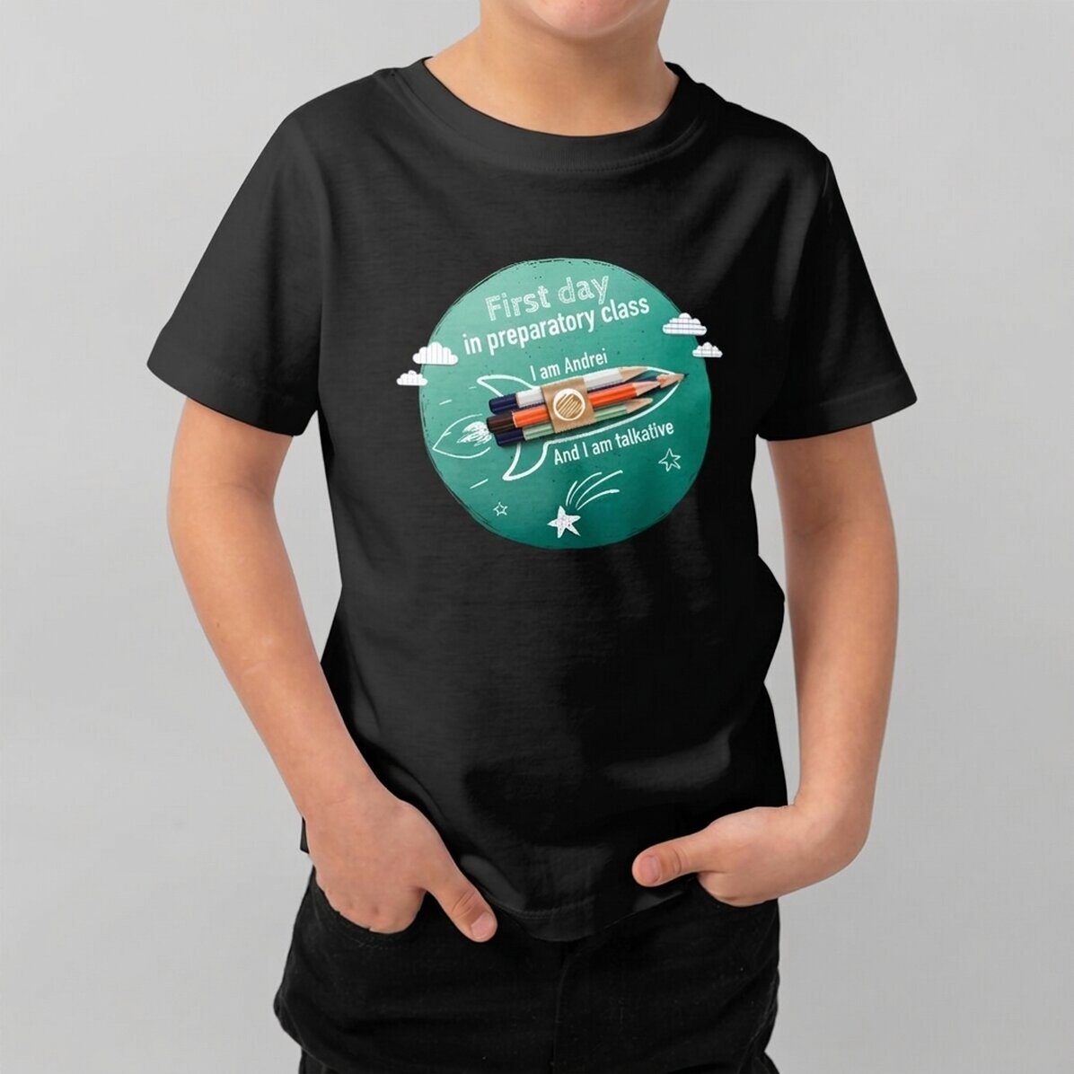 Katoenen T-shirt voor jongens, gepersonaliseerd met tekst - De eerste dag in de kleuterklas