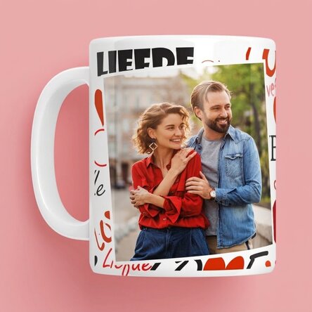 Gepersonaliseerde mok met de tekst ‘Love’ en een foto