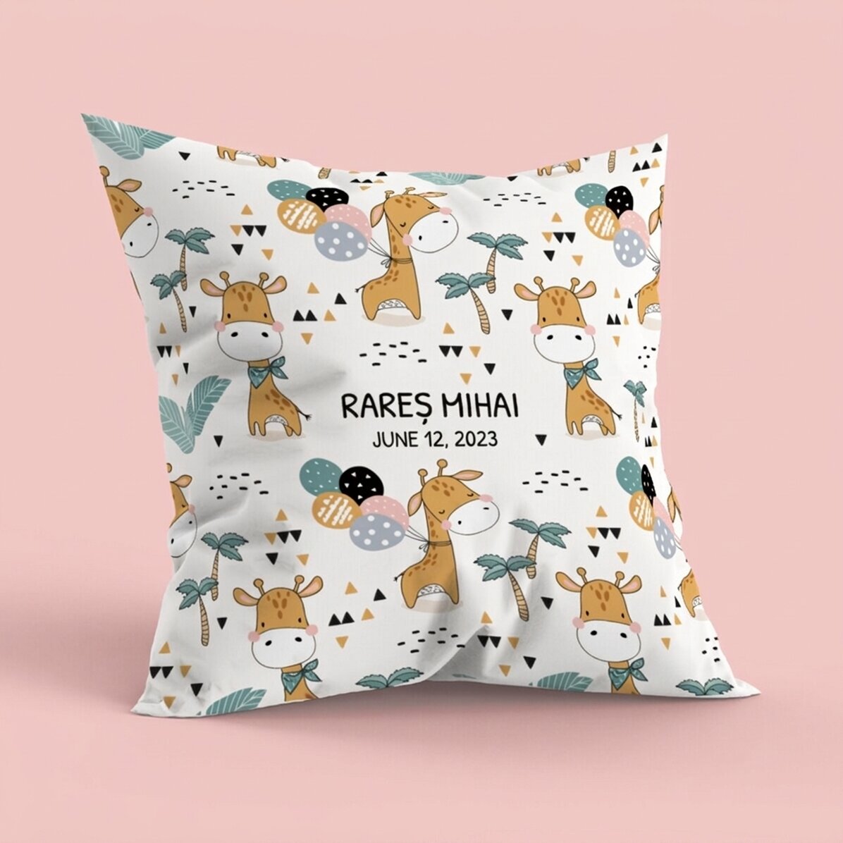 Gepersonaliseerd kussen met naam, groot formaat - Giraffe
