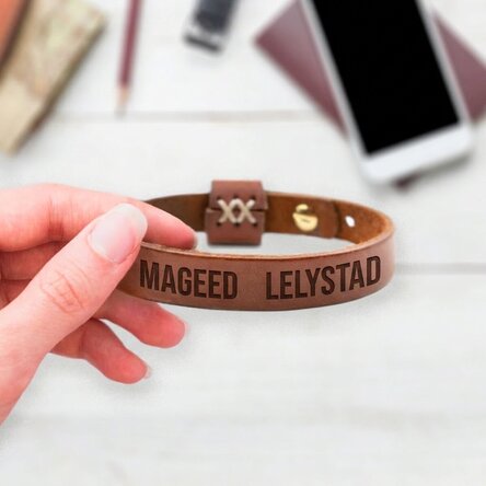 Gepersonaliseerde leren armband met initialen en het sterrenbeeld Maagd