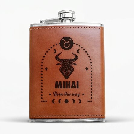 Zakflesje met leren hoesje, gepersonaliseerd met tekst en sterrenbeeld - Stier