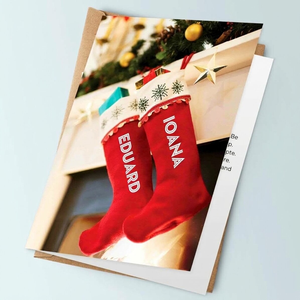 Gepersonaliseerde kerstkaart – sokken op de open haard