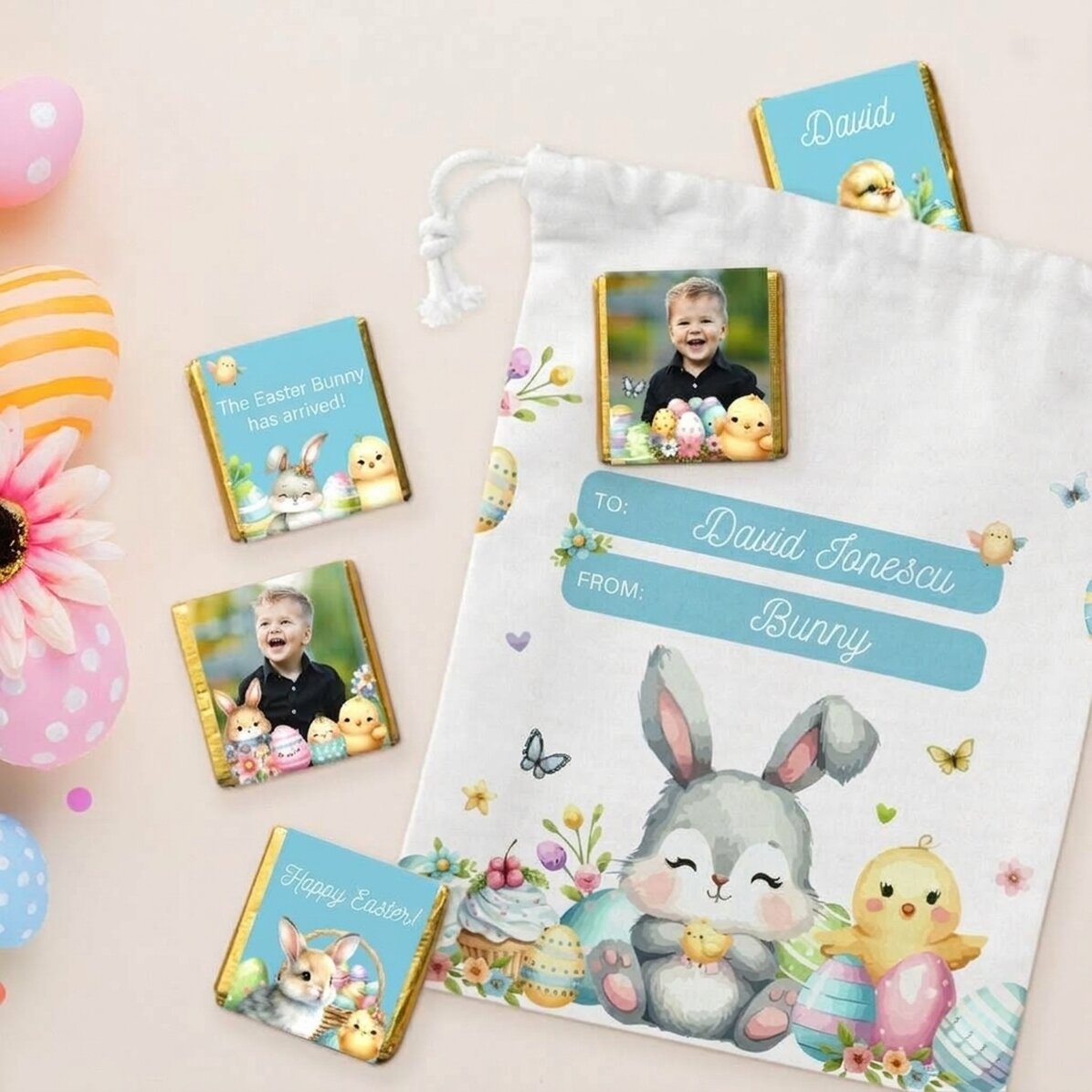 Gepersonaliseerde set – zakje en 5 minichocolade – Van het paashaasje