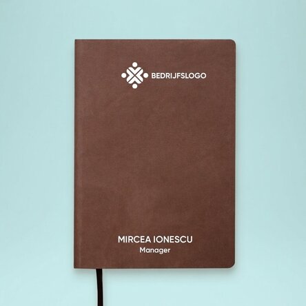 Gepersonaliseerde gekleurde leren agenda met logo en naam