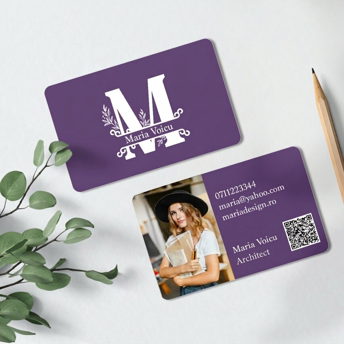 Gepersonaliseerd aluminium visitekaartje (voor- en achterkant) met foto, tekst en QR-code - Monogram
