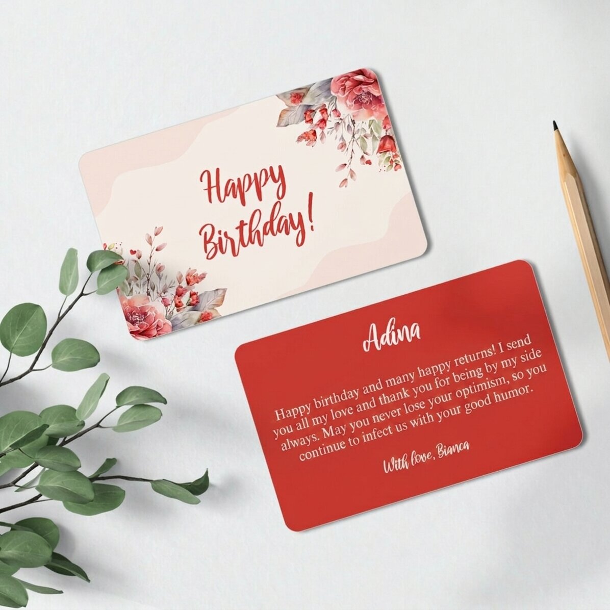 Gepersonaliseerde aluminiumkaart, voor- en achterkant, met de tekst: Happy Birthday!