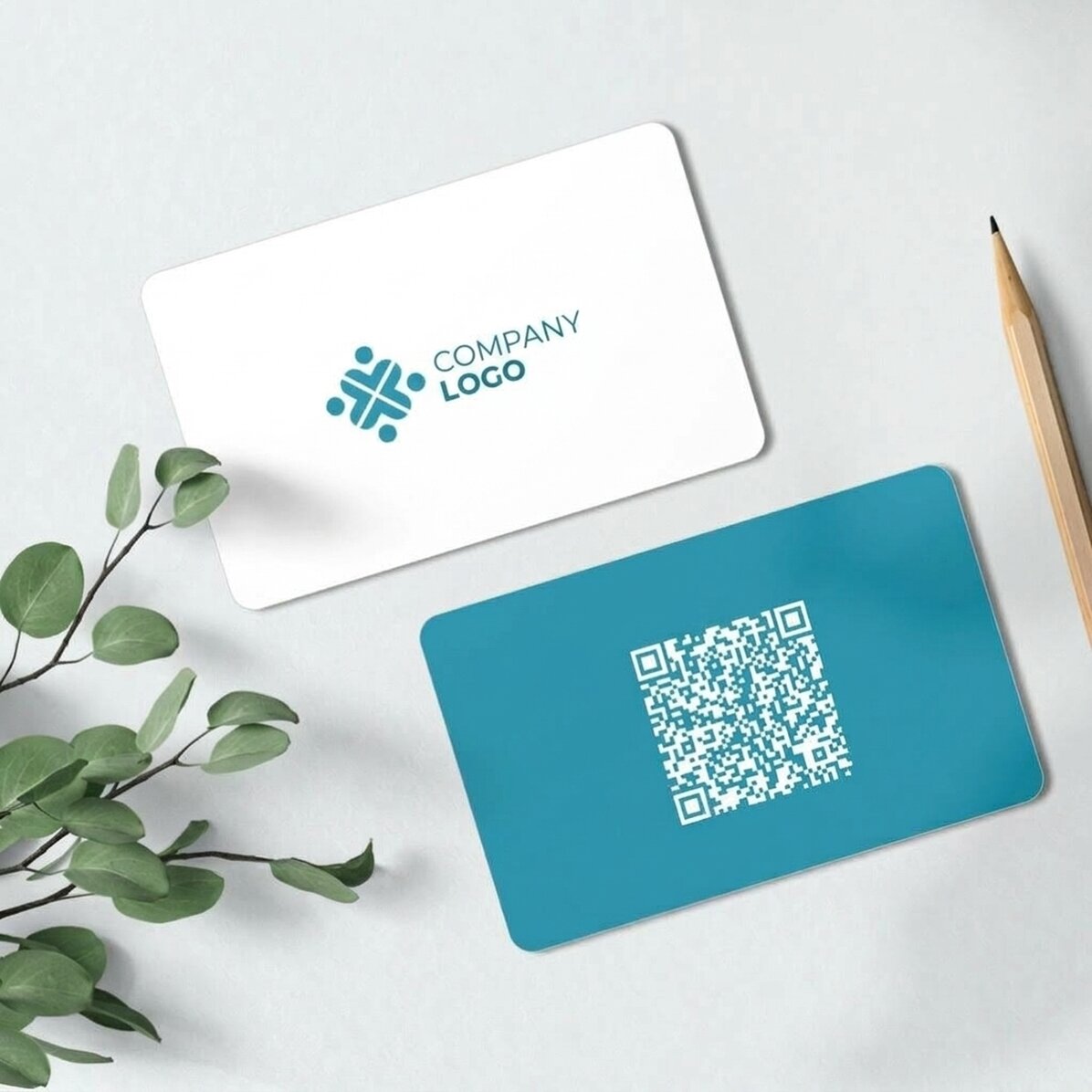 Gepersonaliseerd aluminium visitekaartje, voor- en achterzijde, met QR-code en logo - Contactgegeven