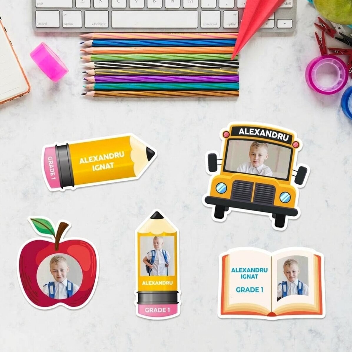 Set van 7 gepersonaliseerde stickers (zelfklevende etiketten) voor school met 5 afbeeldingen en teks