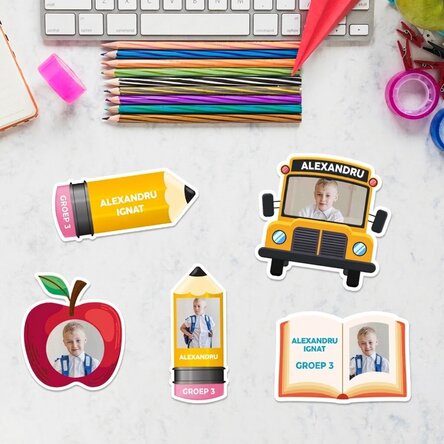 Set van 7 gepersonaliseerde stickers (zelfklevende etiketten) voor school met 5 afbeeldingen en teks