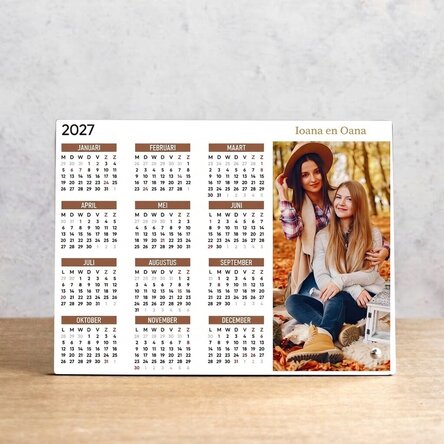 Gepersonaliseerde fotolijst voor op het bureau met een foto, tekst en kalender