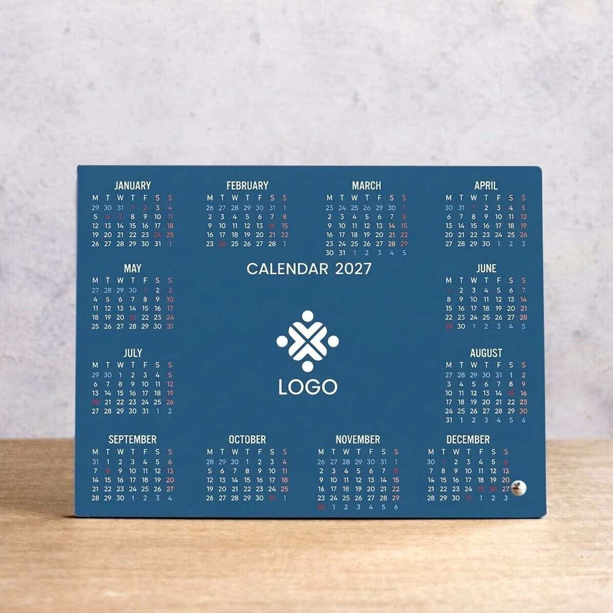 Gepersonaliseerde fotolijst voor op het bureau met logo en kalender