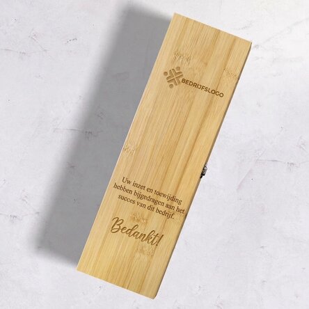 Bamboe wijnkist met accessoires, gepersonaliseerd met logo en tekst