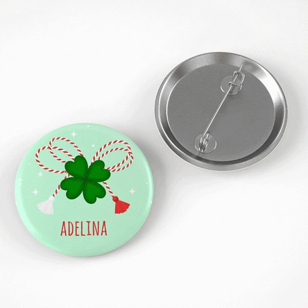 Gepersonaliseerde button met kleurrijke naam