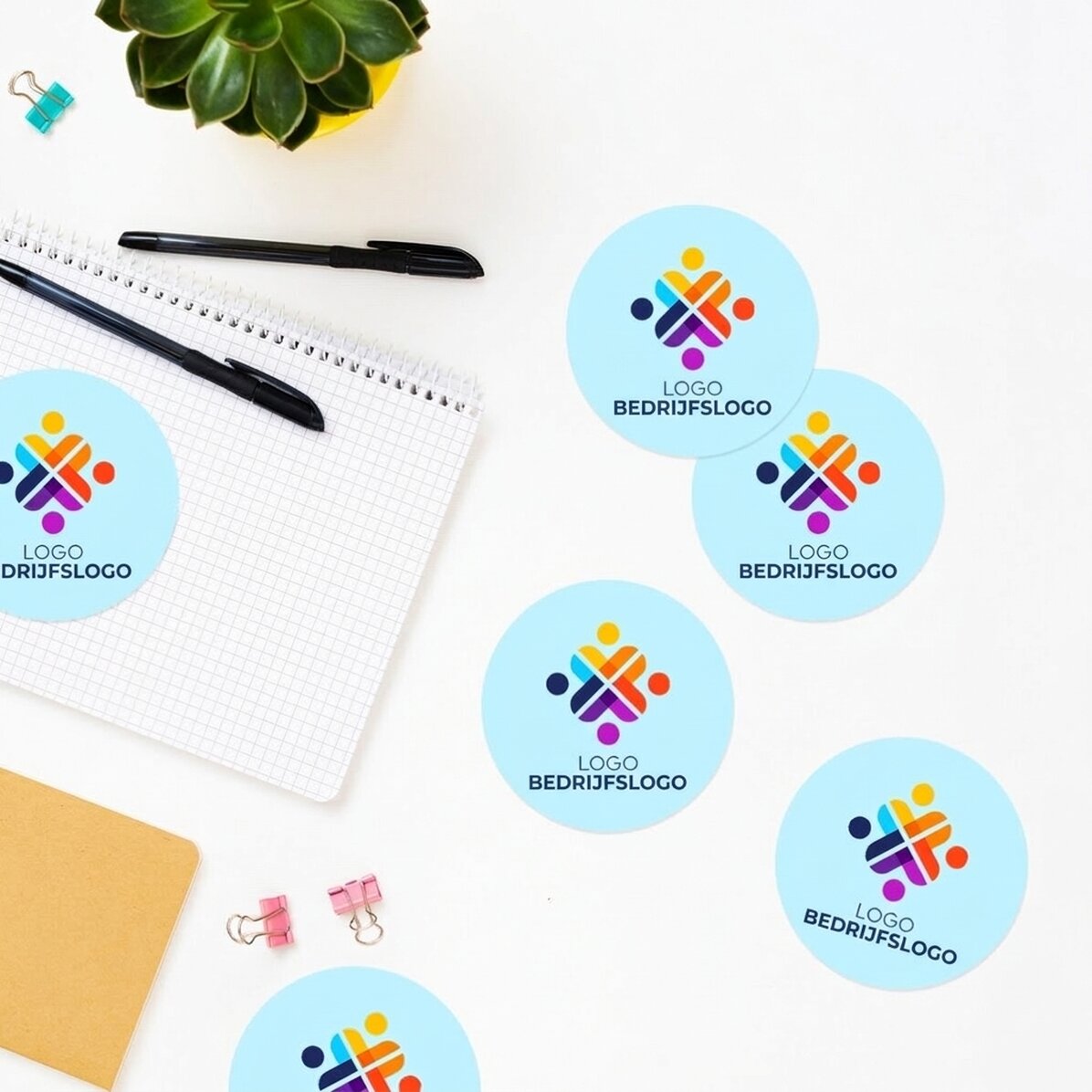 Set van 6 ronde stickers (zelfklevende etiketten) met een diameter van 7 cm, bedrukt met logo